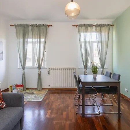 Spazioso Adatto A Famiglie * Trieste
